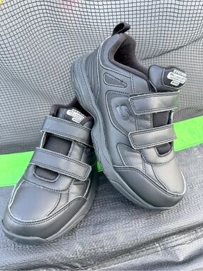 Skechers black work shoes, Size US 7.5 #workwear #sneakers